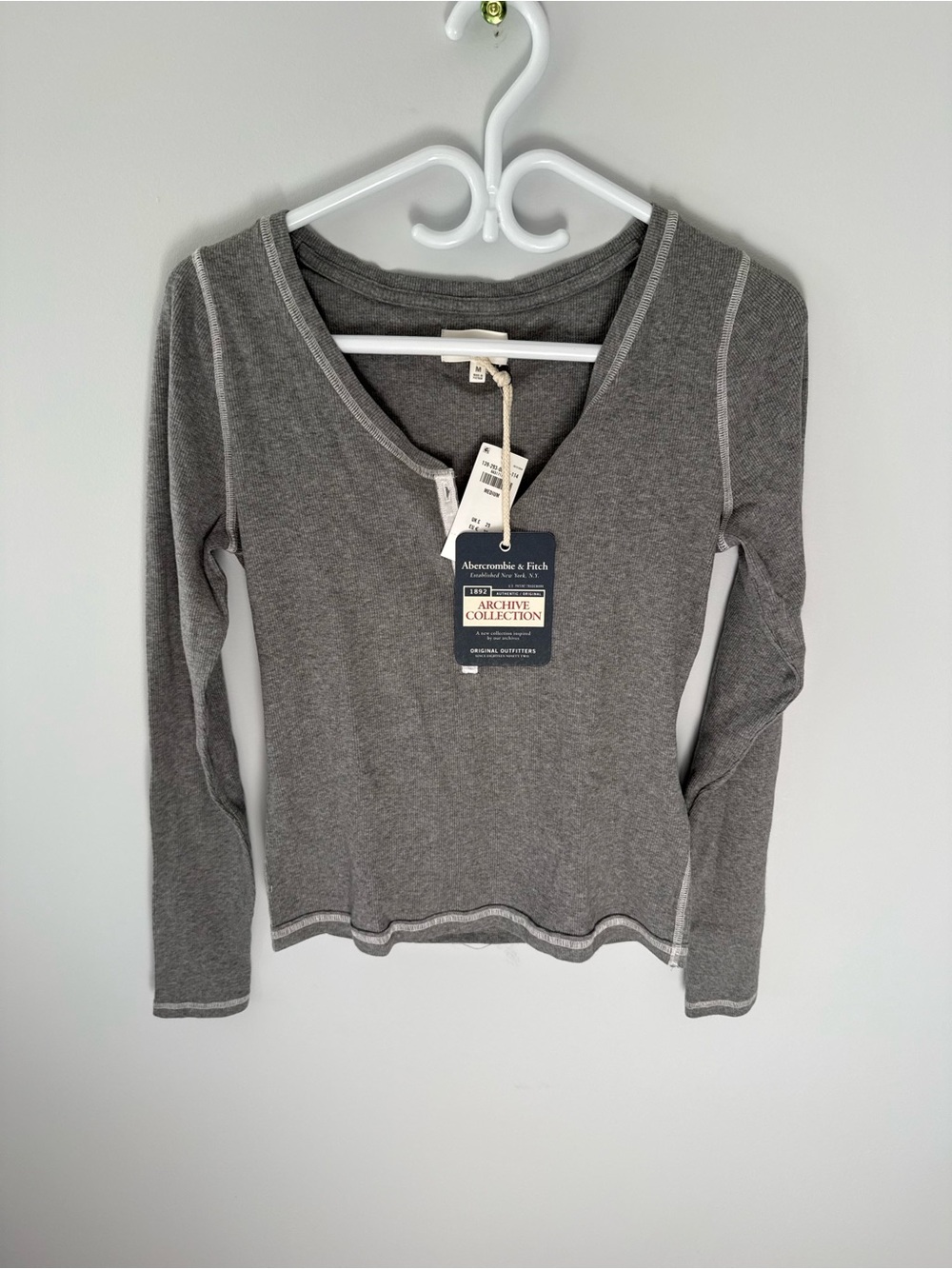 Abercrombie & Fitch Gray Long-Sleeve V-Neck Thermal Top